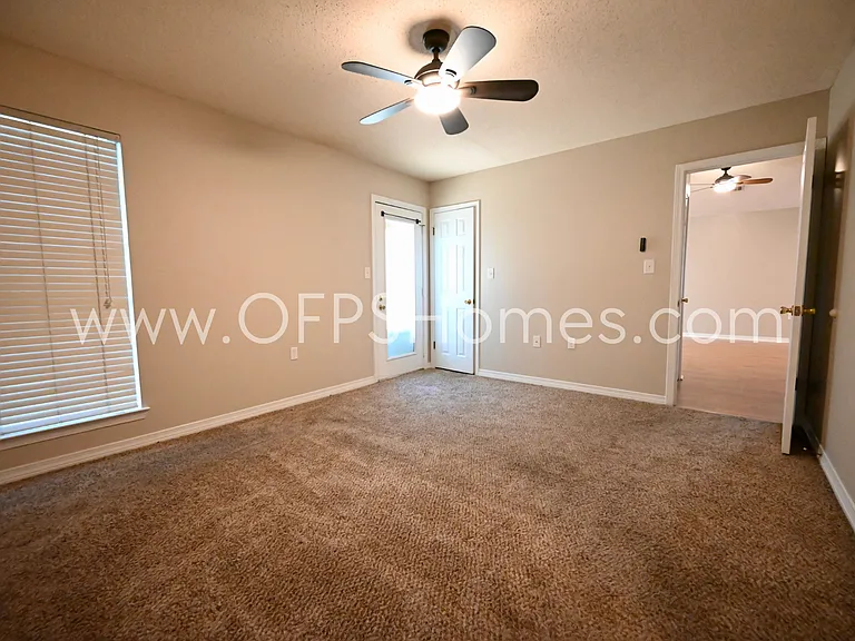 636 Emerald Ln — Photo 24