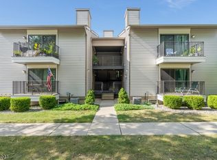 17 Sam Bonnell Rd, Clinton, NJ 08809