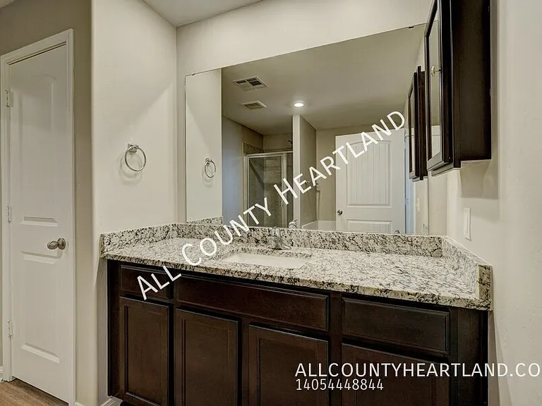 309 E Georgia Ter — Photo 8