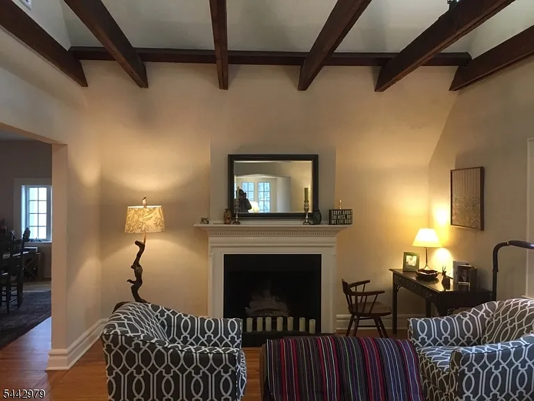 1 Laurel Pl — Photo 5