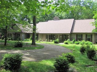 16 Sassafras Ln, Greensburg, PA 15601