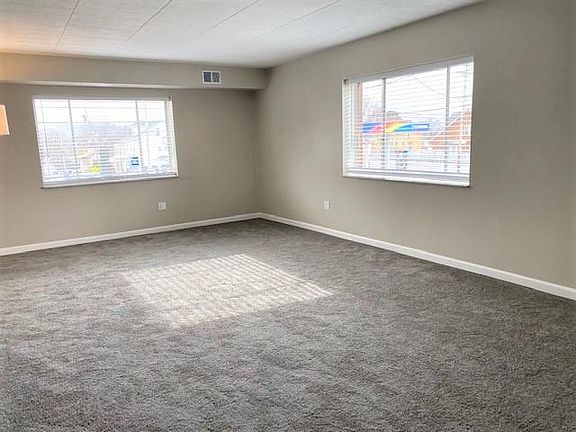 Fantastic natural light

Large Living Room