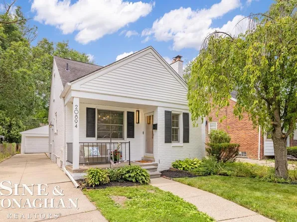 20894 Lochmoor St, Harper Woods, MI 48225