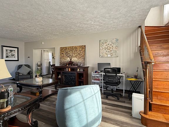4th image of 1016 Kingsway Ave