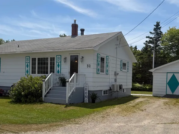 32 New Rd, Lower Wedgeport, NS B0W 2B0