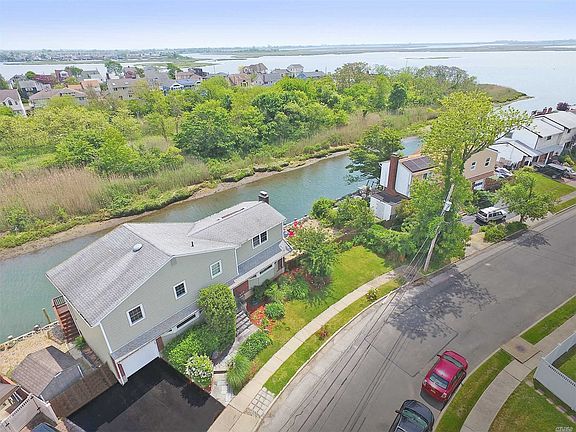 3rd image of 3483 Daniel Cres