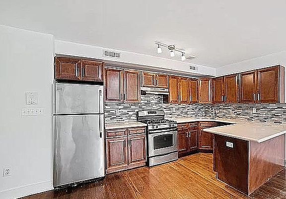 3rd image of 838 Hicks St #A1