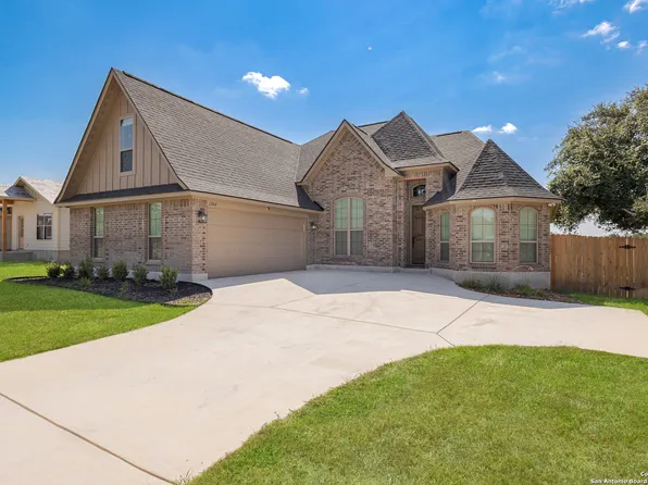 1204 Devine, Devine, TX 78016
