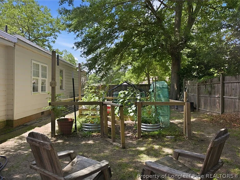 202 N Jackson St — Photo 24