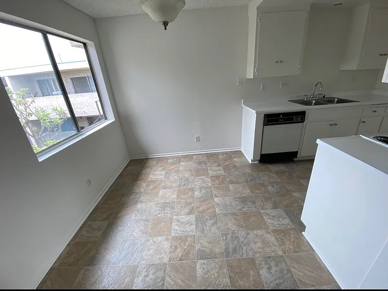 425 N Nicholson Ave — Photo 3