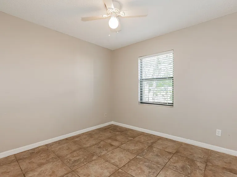 1424 Covington Ct — Photo 13