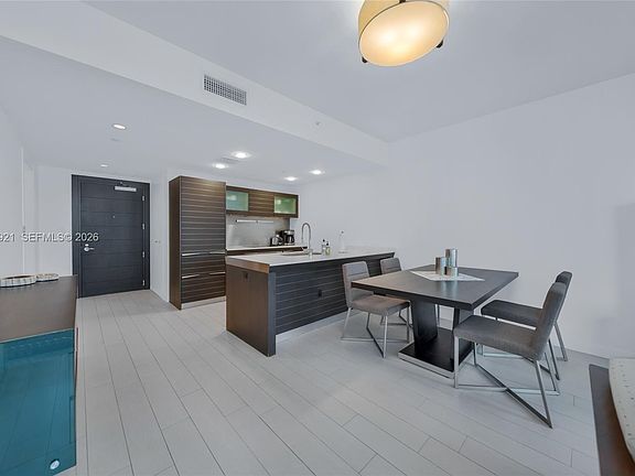 5th image of 200 Biscayne Blvd Way APT 3811