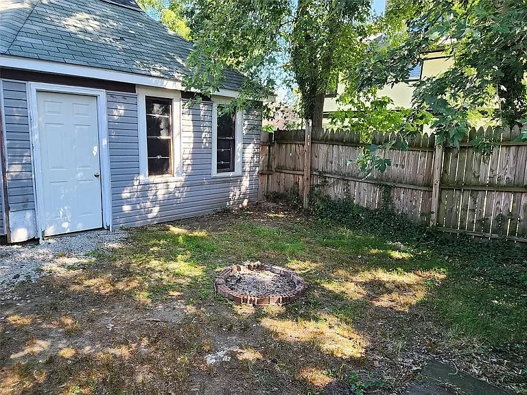 905 Walnut St — Photo 10