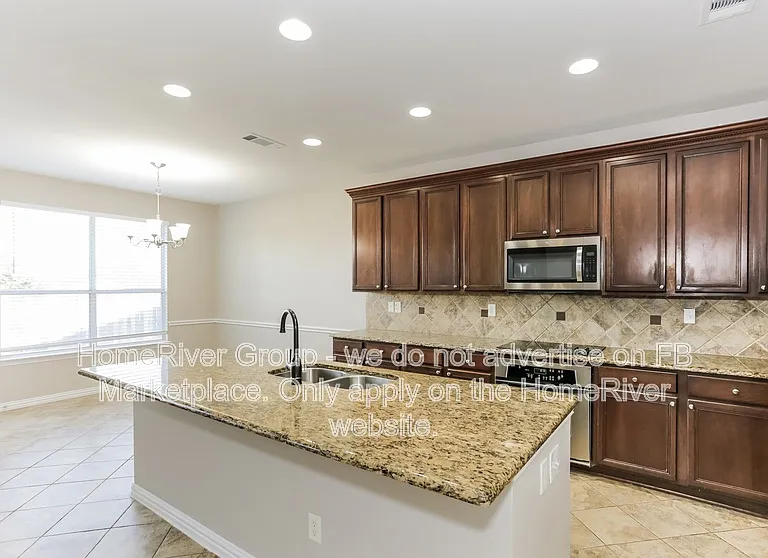 705 Champlain Ct — Photo 5