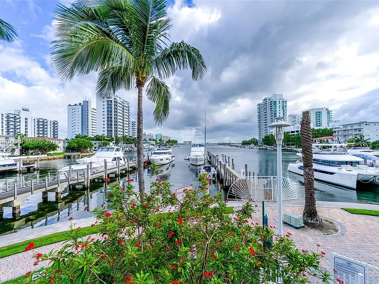7914 Harbor Island Dr #106 — Photo 38
