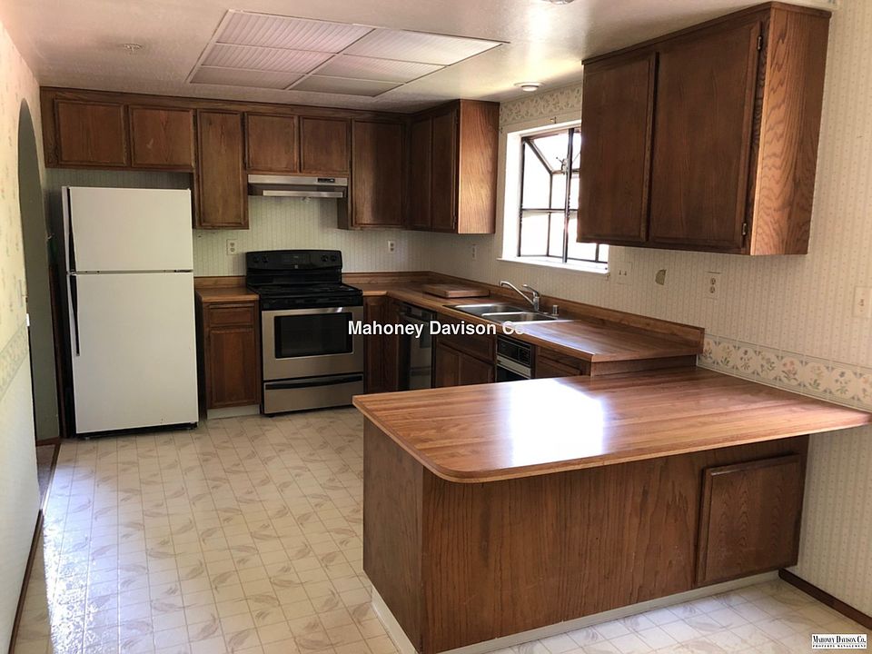 1st image of 9 Acorn Cir