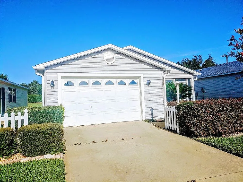 17400 SE 82nd Roslyn Ct — Photo 1