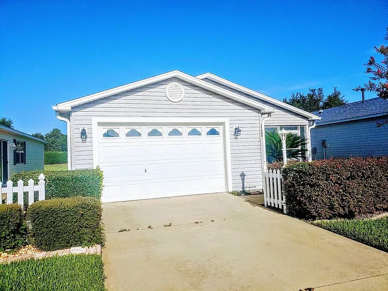 17400 SE 82nd Roslyn Ct — Photo 1