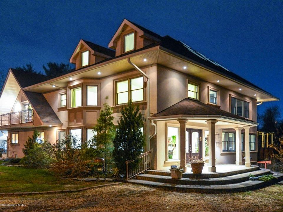 1st image of 32 Caranetta Dr