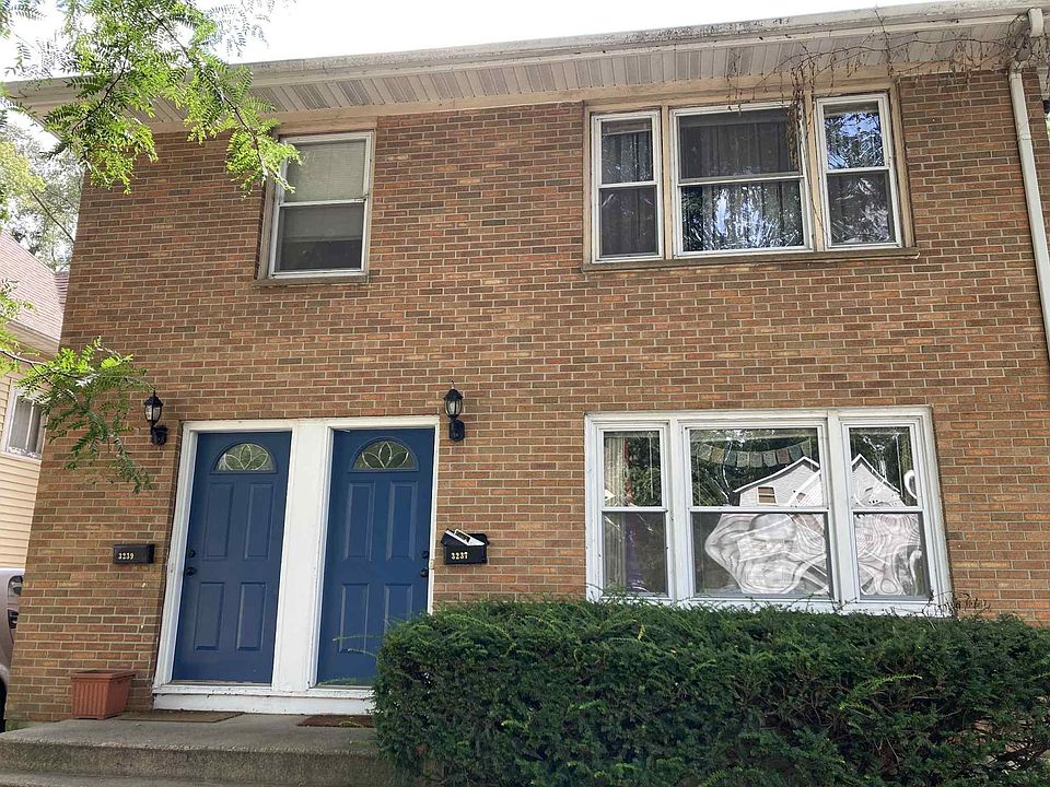 2nd image of 3237-3239 Milwaukee St