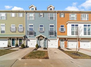 36 Grandview Dr, Rocky River, OH 44116