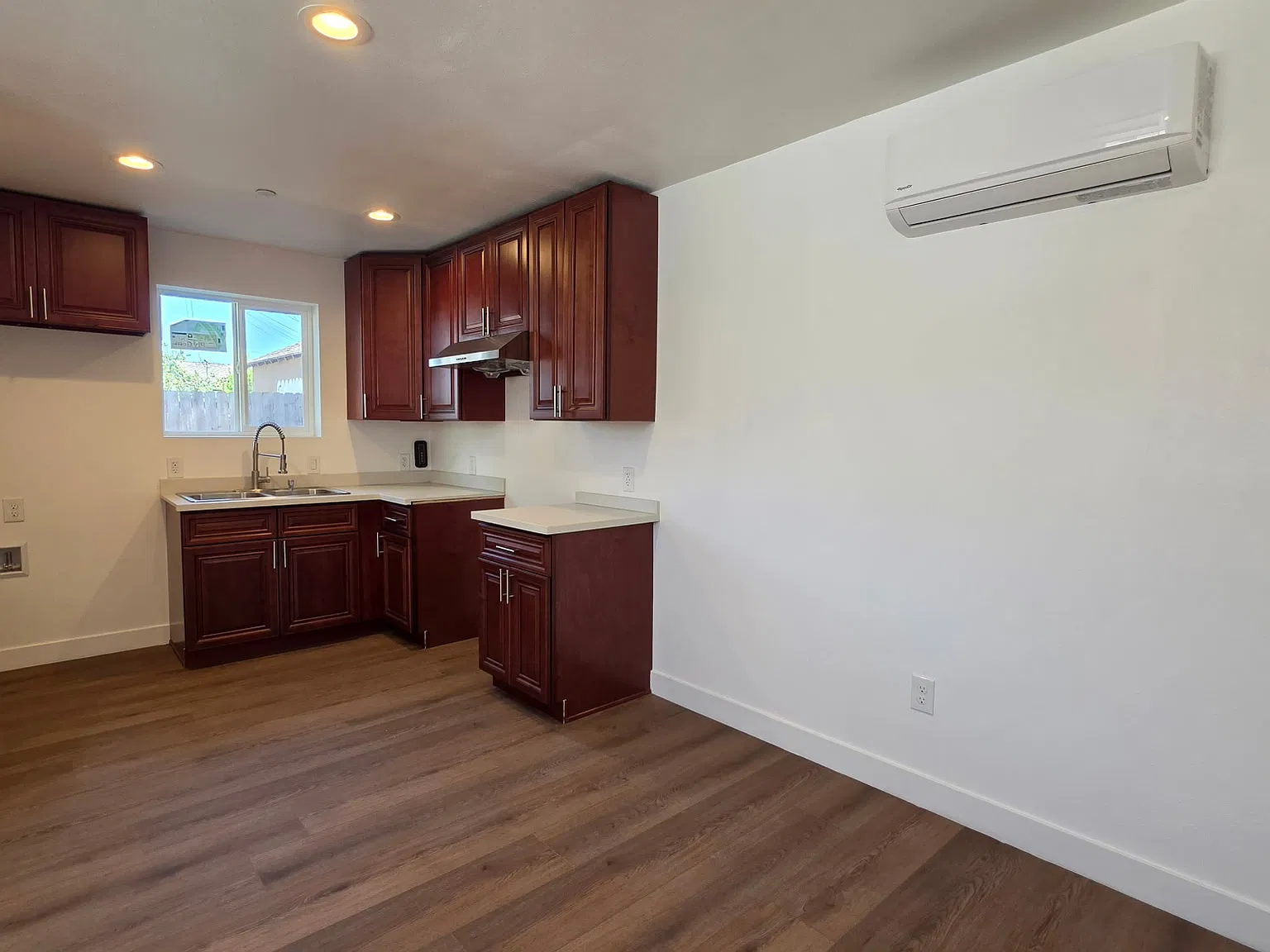 1 bed, 450 sqft, $1,900 — Photo 3