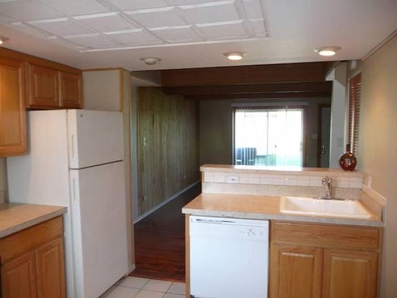 3rd image of 305 Meadow Green Ln