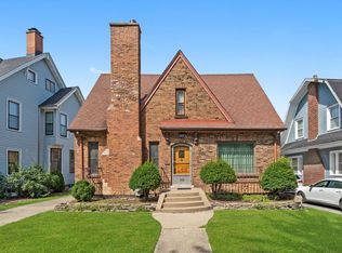 102 Lawton Rd, Riverside, IL 60546