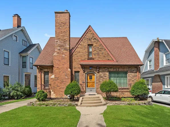 102 Lawton Rd, Riverside, IL 60546