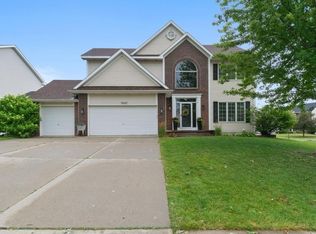 7047 Hillcrest Ct, Johnston, IA 50131