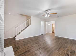 210 W Lake Dr #202, Taylor, TX 76574