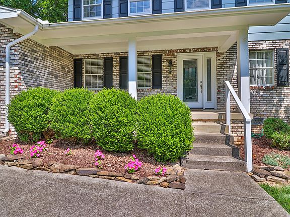 3rd image of 1922 Stonebrook Dr