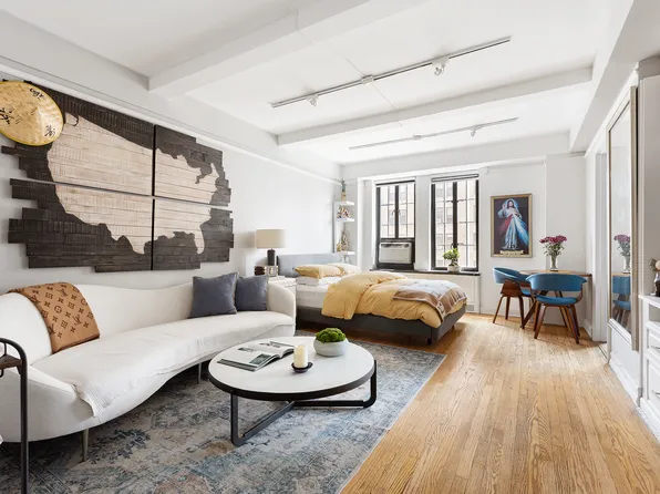 201 West 16th Street image 1 of 10