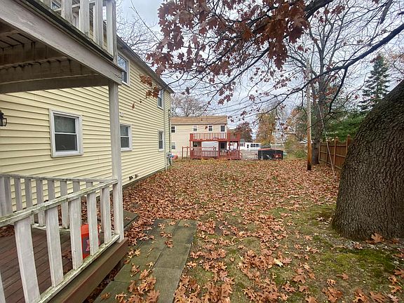 4th image of 25 Agate Ave