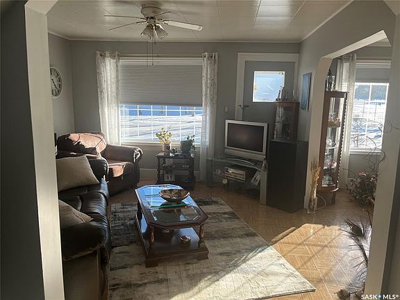 5th image of 217 7th AVENUE E