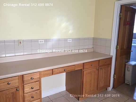 5th image of 815 W North Ave