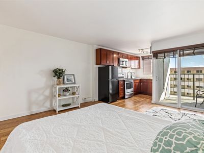 747 Amana St APT 1815, Honolulu, HI, 96814