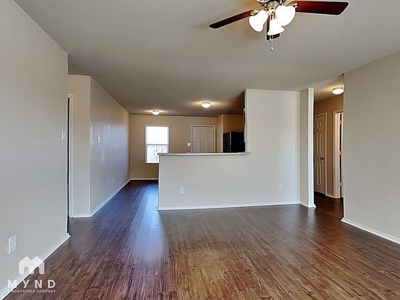 4th image of 938 Pinehurst Loop