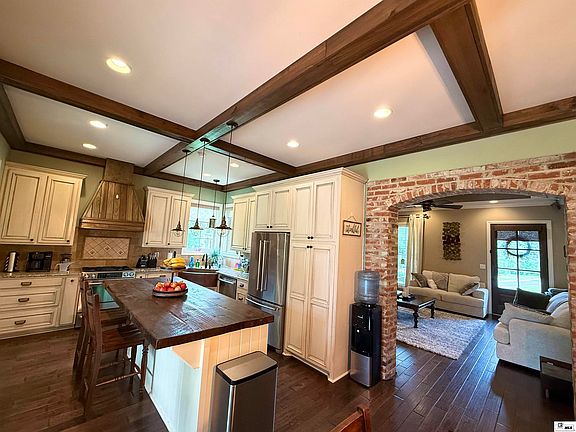 3rd image of 203 Creekside Dr