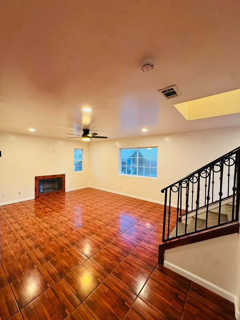 4 bed, 2.5 bath, 1895 sqft, $4,100 — Photo 3