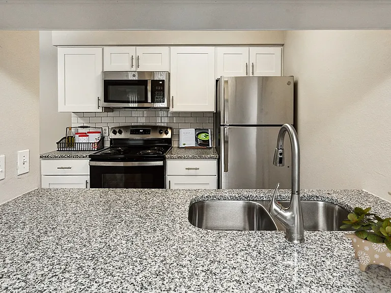 The Reserve At Barry Apartments — Photo 7