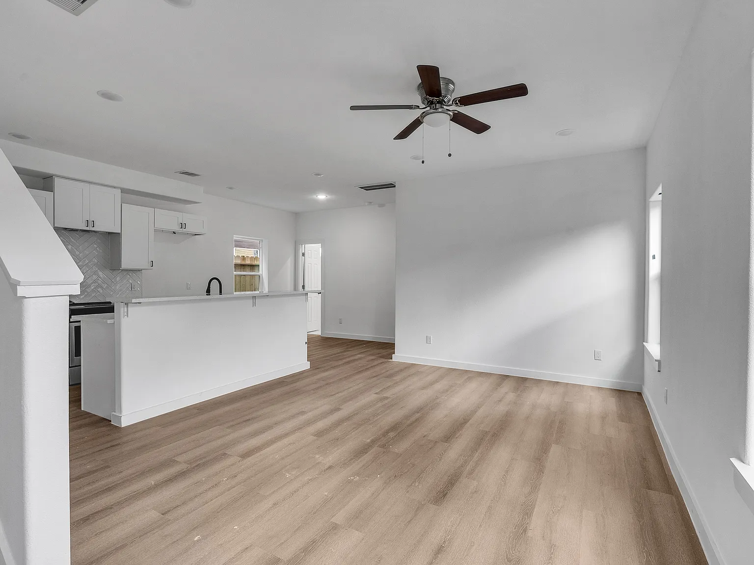 3 bed, 2.5 bath, 1500 sqft, $1,900 — Photo 2
