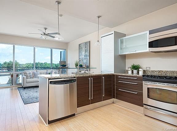 3rd image of 1133 Metropolitan Ave Unit 603
