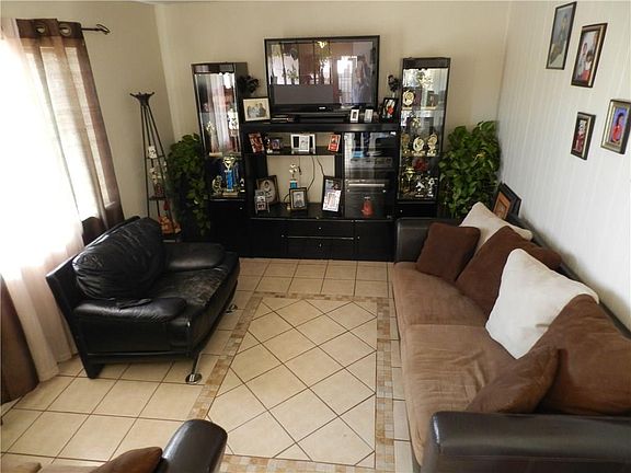 3rd image of 8820 Dulce Cir