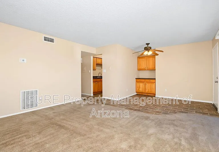 1224 E Evergreen St #102 — Photo 2