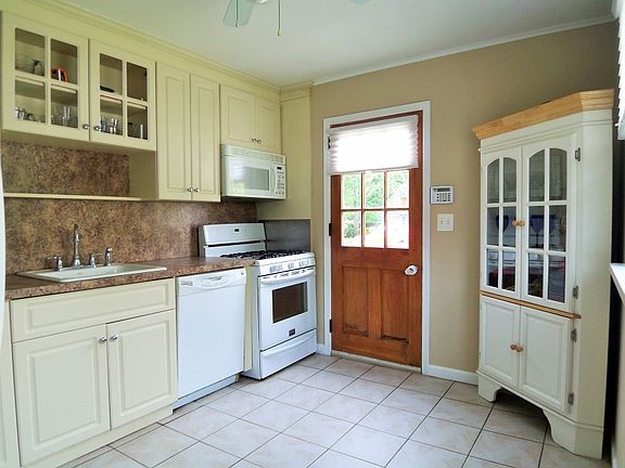 3rd image of 503 Riverdale Blvd