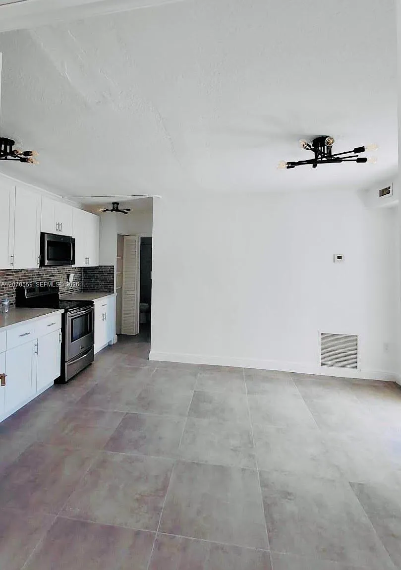 2 bed, 1.0 bath, 576 sqft, $1,700 — Photo 2
