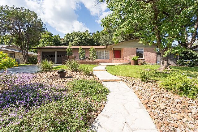 1st image of 2719 Gainesborough Dr