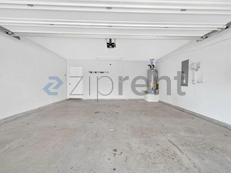 817 Evergreen St — Photo 33