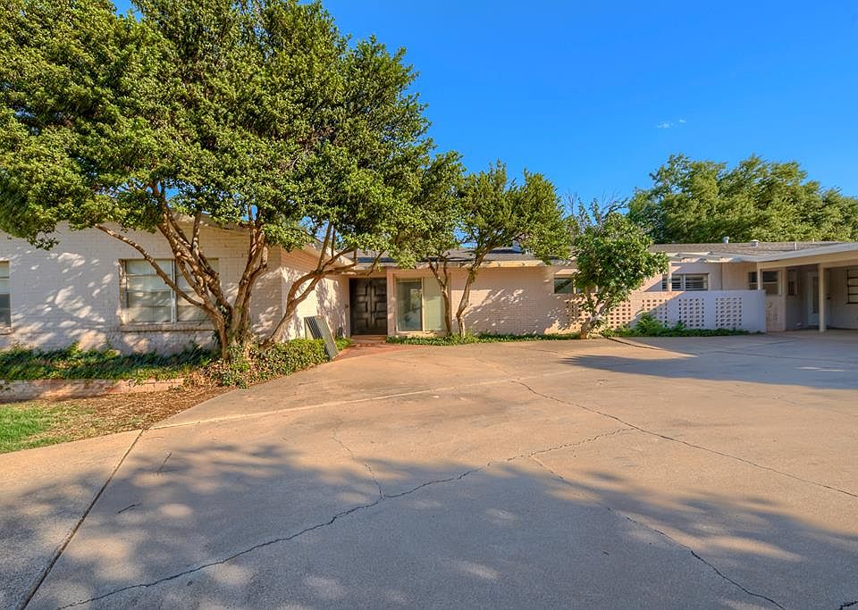 1st image of 1405 Country Club Dr